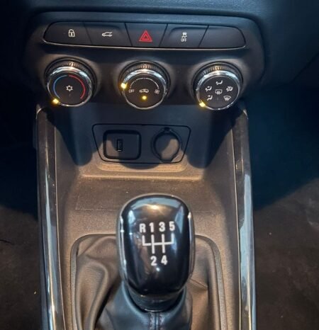 
								Chevrolet Onix Rs full									