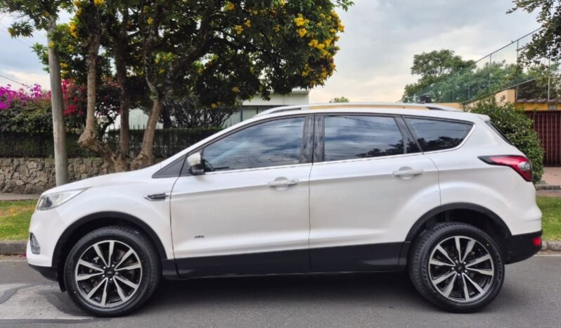 
								Ford escape titanium 4×4 full									
