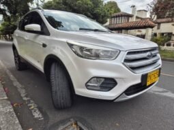 
										Ford escape titanium 4×4 full									