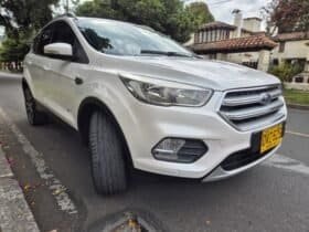 Ford escape titanium 4×4