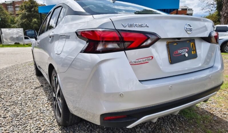 
								Nissan New Versa Exclusive full									