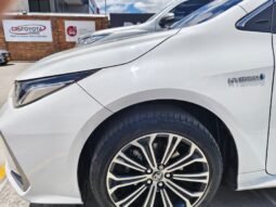 
										Toyota Corolla Sedán SEG full									