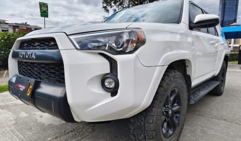 Toyota 4 Runner SR5 full