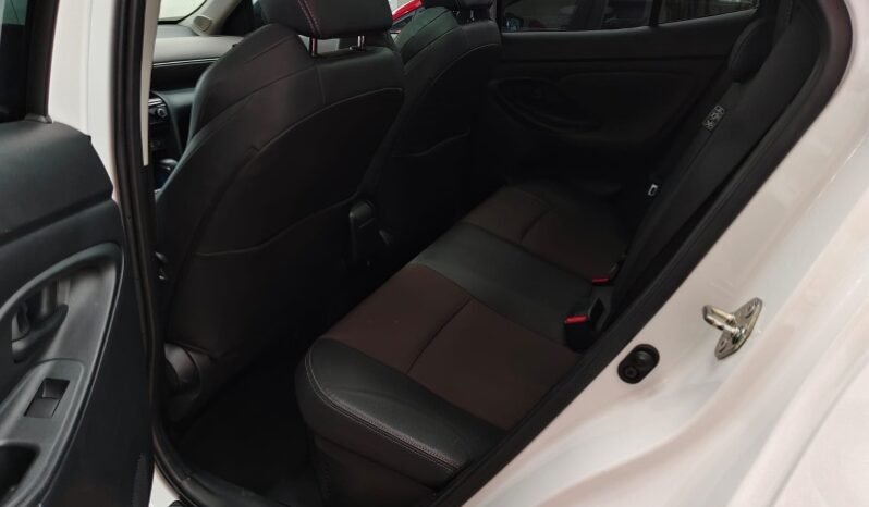 
								Toyota YARIS CROSS full									