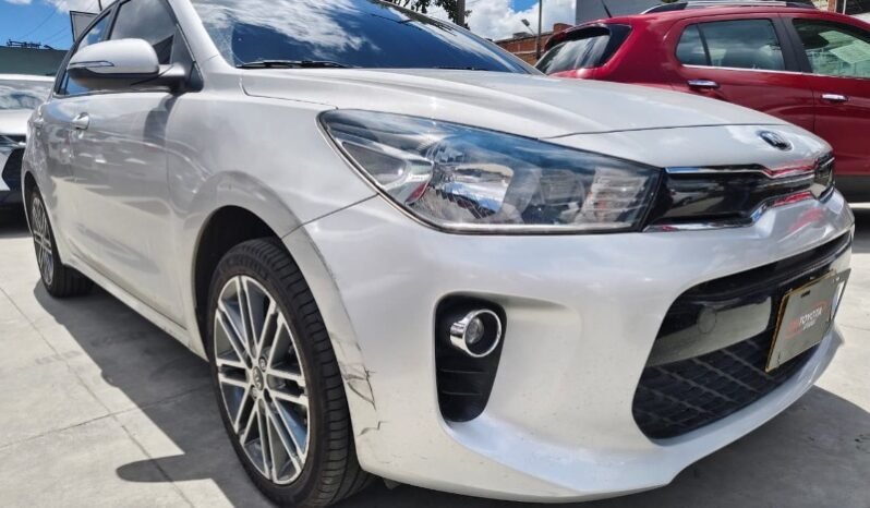 
								Kia Rio Vibrant Sedán full									