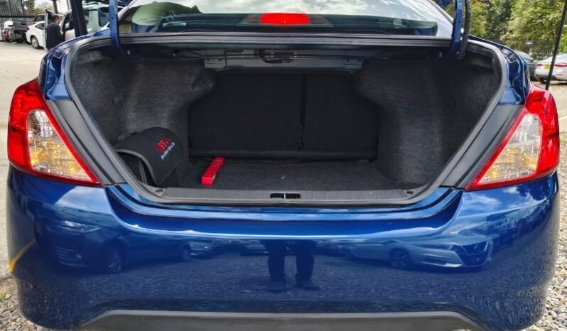
								Nissan Versa Advance full									