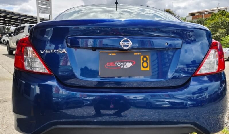 
								Nissan Versa Advance full									