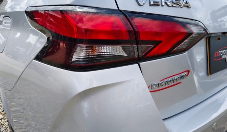 
								Nissan New Versa Exclusive full									