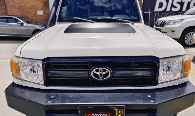 
								Toyota Land Cruiser full									