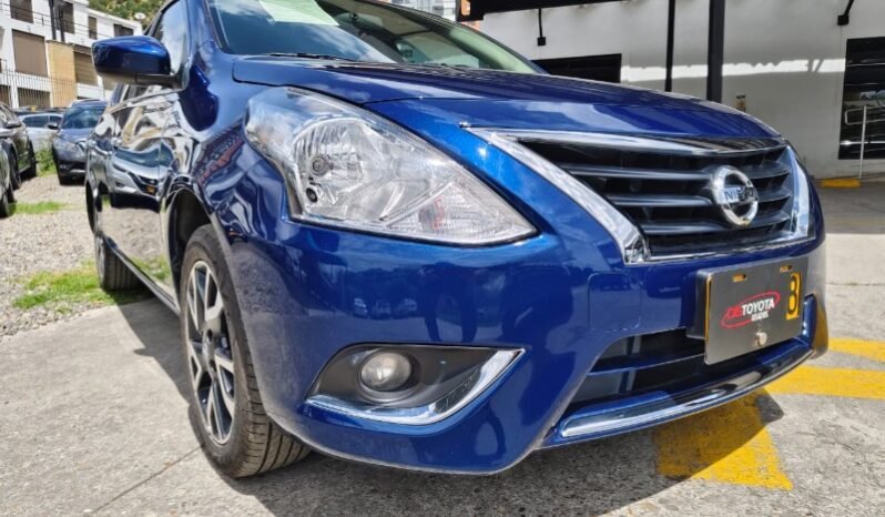 
								Nissan Versa Advance full									