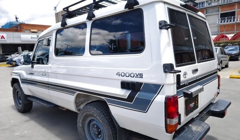 
								Toyota Land Cruiser full									