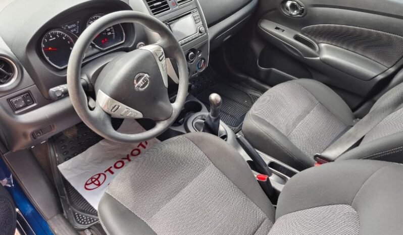 
								Nissan Versa Advance full									