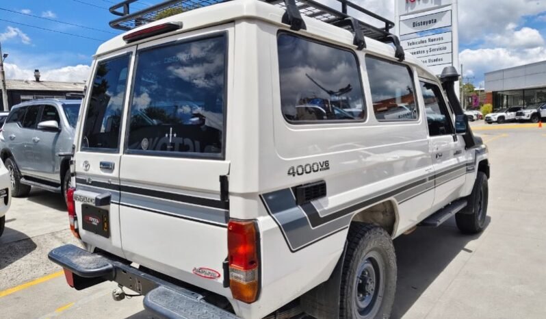 
								Toyota Land Cruiser full									