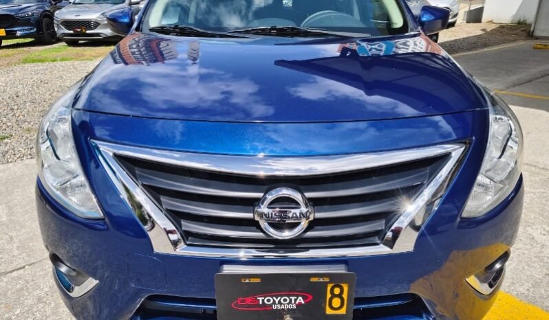 
								Nissan Versa Advance full									