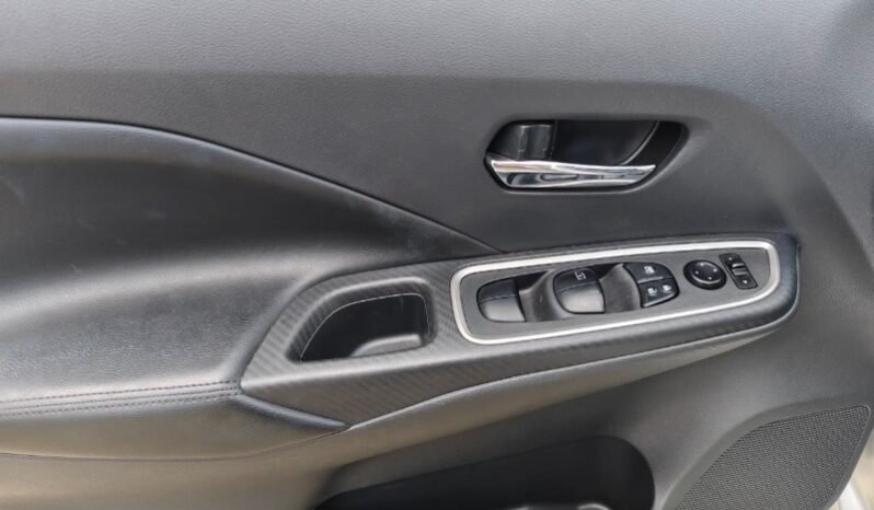 
								Nissan New Versa Exclusive full									
