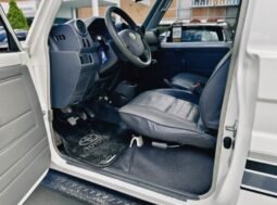 
										Toyota Land Cruiser full									