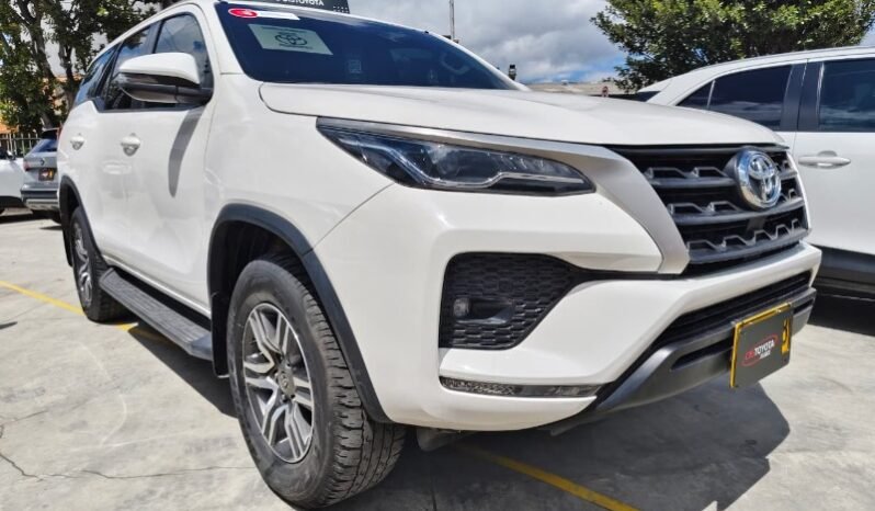 
Toyota fortuner SR full									