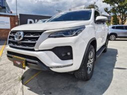 
Toyota fortuner SR full									
