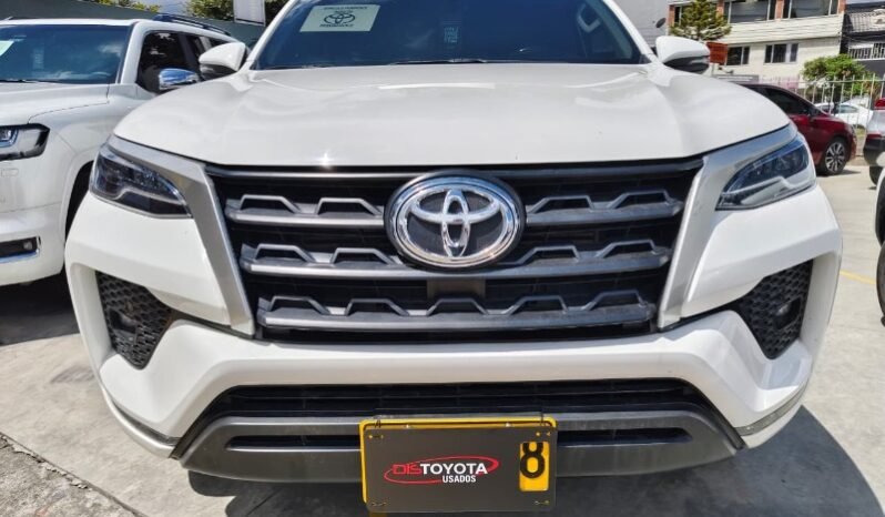 
Toyota fortuner SR full									