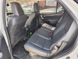 
Toyota fortuner SR full									