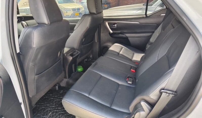 
Toyota fortuner SR full									