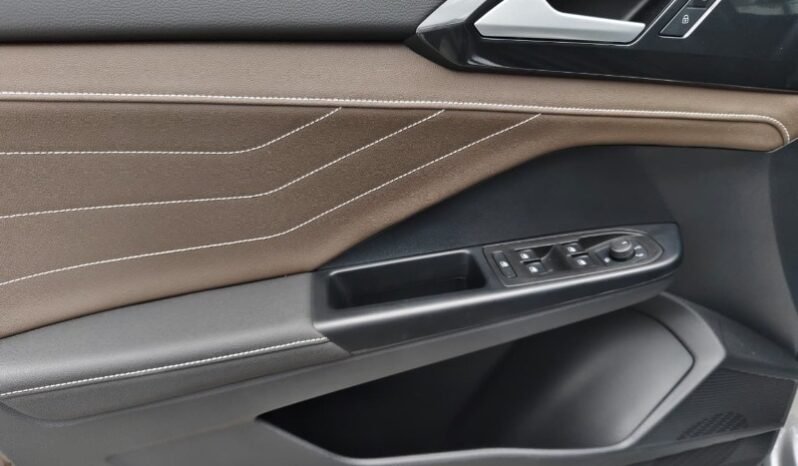 
Volkswagen Taos Highline full									