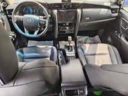 
Toyota fortuner SR full									