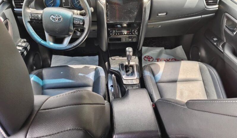 
Toyota fortuner SR full									