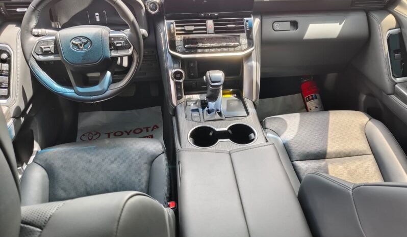 
Toyota Land Cruiser LC 300 full									