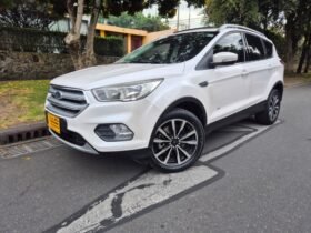 Ford escape titanium 4×4