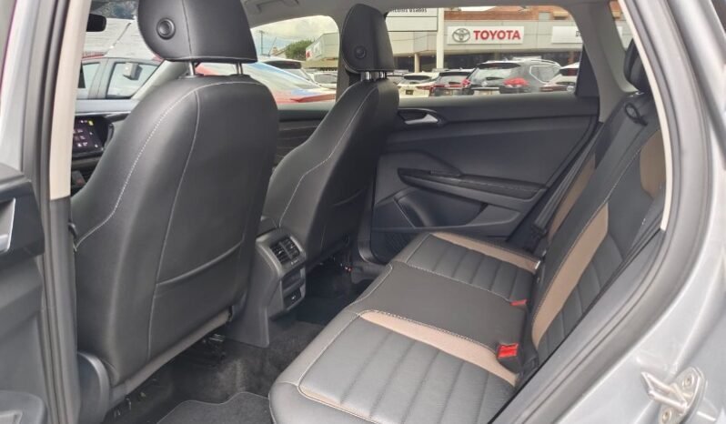 
Volkswagen Taos Highline full									