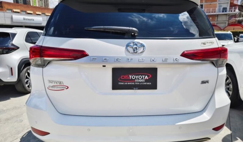 
Toyota fortuner SR full									