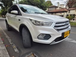 
Ford escape titanium 4×4 full									