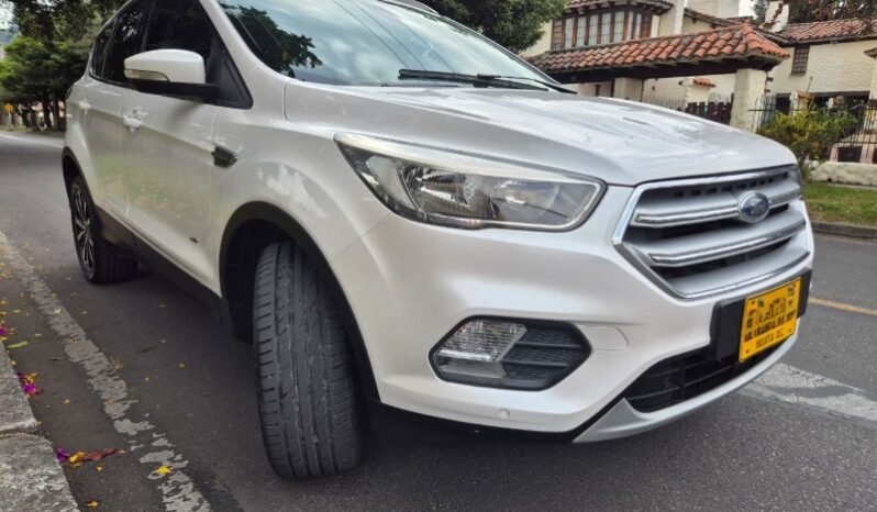 
Ford escape titanium 4×4 full									