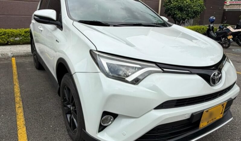 
Toyota RAV 4 2.0 STREET full									