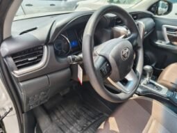 
Toyota Fortuner 2.4 Sr full									