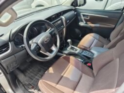 
Toyota Fortuner 2.4 Sr full									