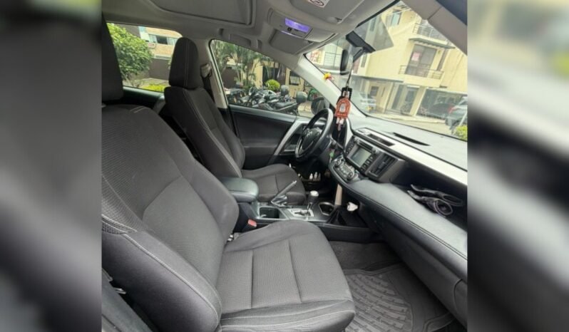 
Toyota RAV 4 2.0 STREET full									