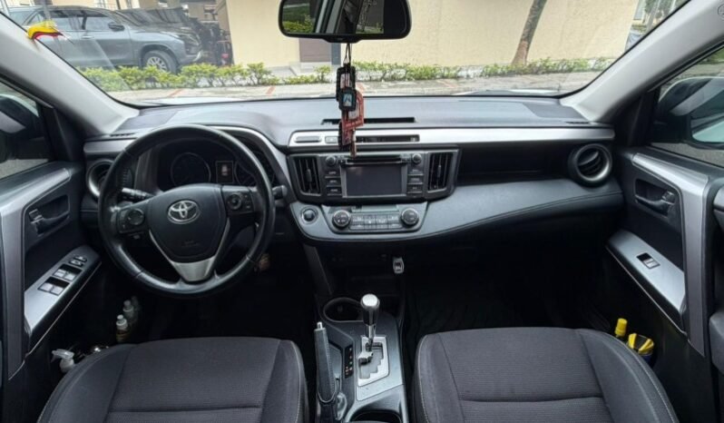 
Toyota RAV 4 2.0 STREET full									