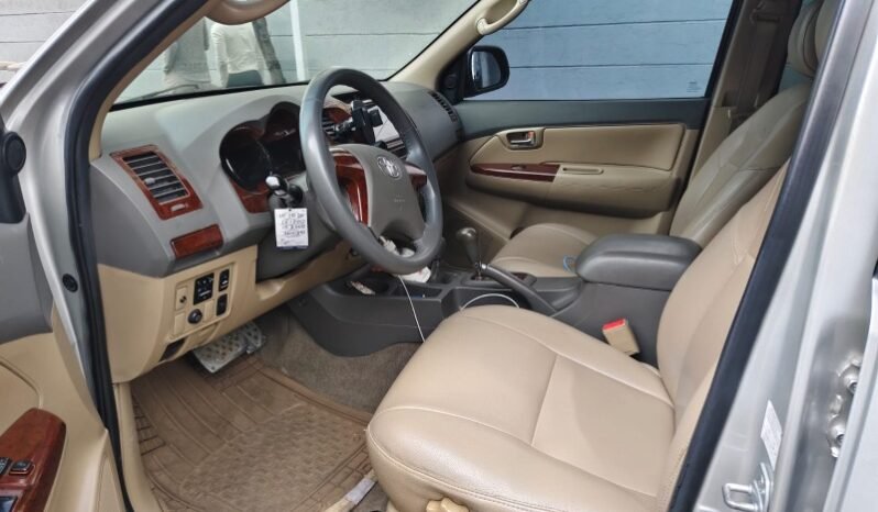 
Toyota FORTUNER 2.7 SRV 5 full									