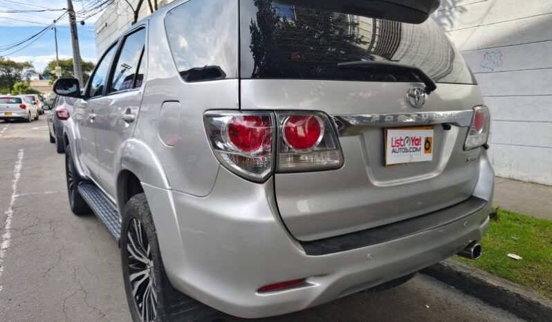 
Toyota FORTUNER 2.7 SRV 5 full									