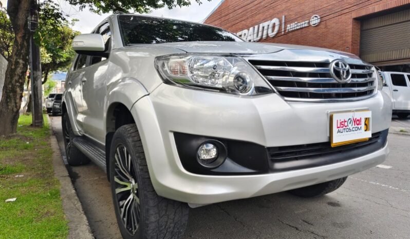 
Toyota FORTUNER 2.7 SRV 5 full									