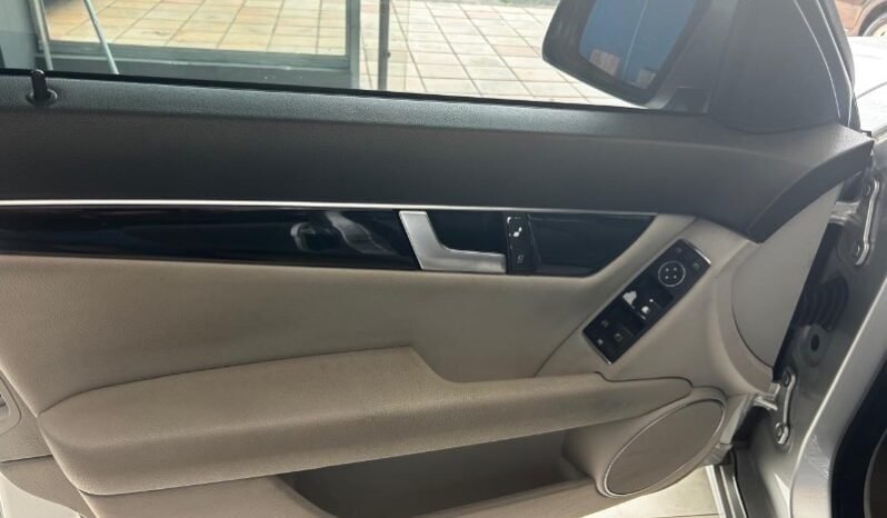 
Mercedes-Benz C 180 2012 lleno									