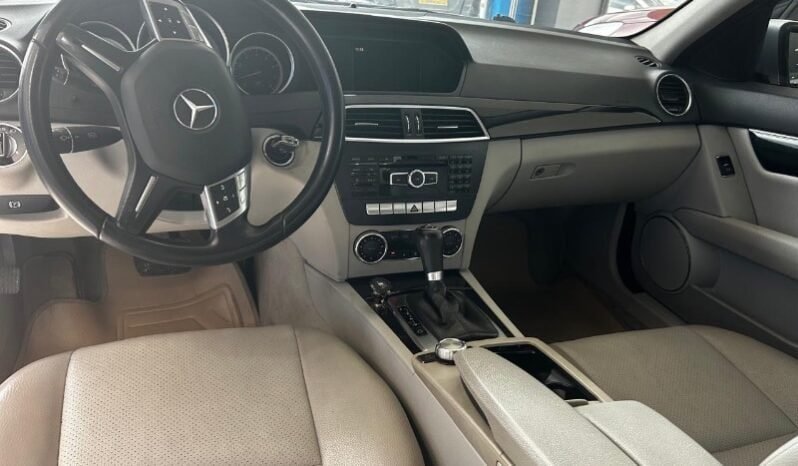 
Mercedes-Benz C 180 2012 lleno									