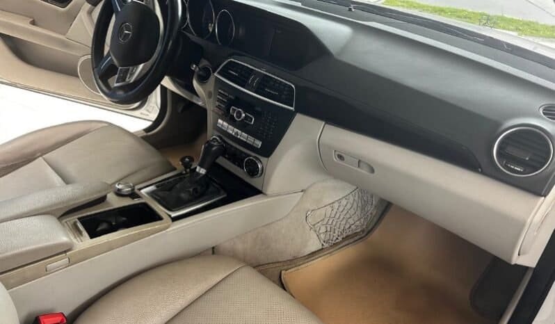 
Mercedes-Benz C 180 2012 lleno									