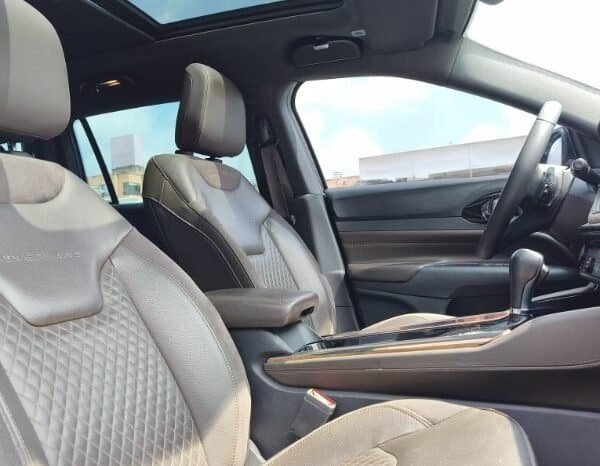 
Jeep COMMANDER OVERLAND 2023 lleno									