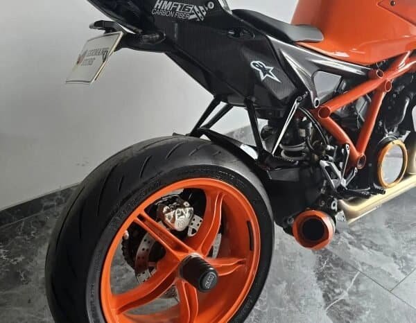 
KTM 1290 Superduke R 2022 lleno									