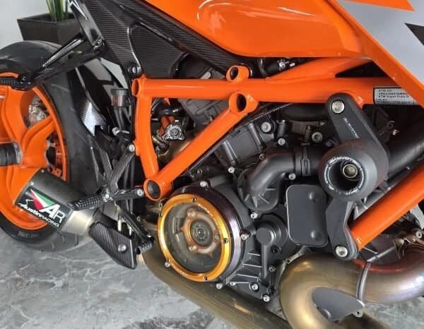 
KTM 1290 Superduke R 2022 lleno									