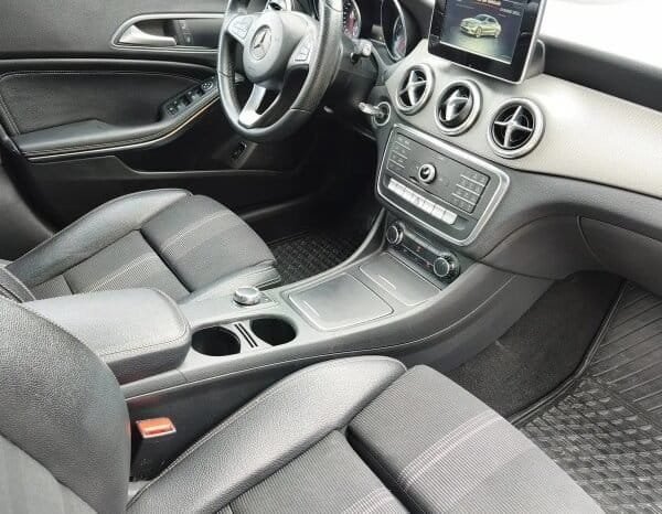 
Mercedes-Benz CLA 180 2017 lleno									