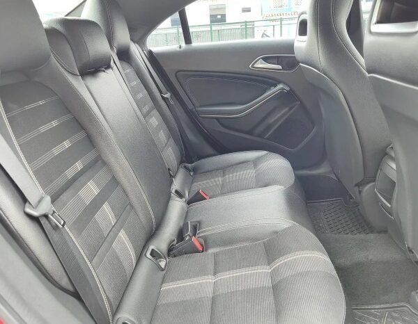 
Mercedes-Benz CLA 180 2017 lleno									